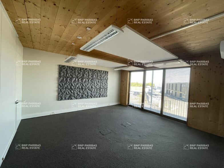 Office in Maxéville for lease - Interior Photo - Image 3 of 13