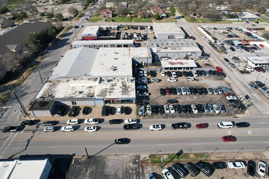 Ford Square portefeuille de 4 propriétés à vendre sur LoopNet.ca - Photo du bâtiment - Image 2 de 6