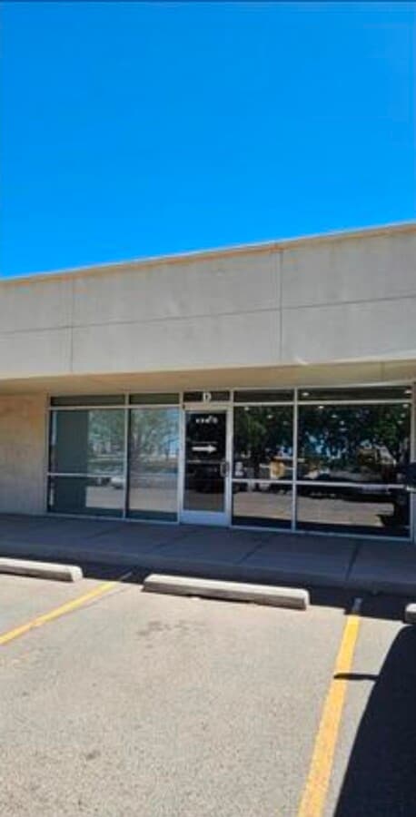 136 Washington SE, Albuquerque, NM 87108 - Unité D - - Photo intérieure - Image 1 of 13