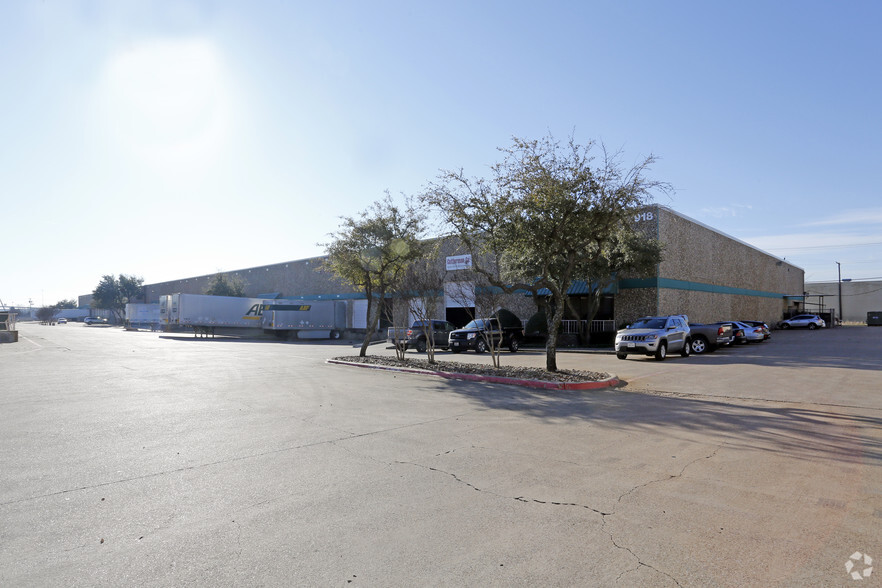 918 113th St, Arlington, TX for lease - Building Photo - Image 2 of 19