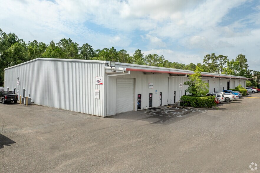 14476 Duval Pl W, Jacksonville, FL à louer - Photo du bâtiment - Image 3 de 17