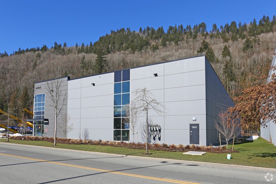 43815 Progress Way, Chilliwack, BC à louer - Photo du bâtiment - Image 3 de 3