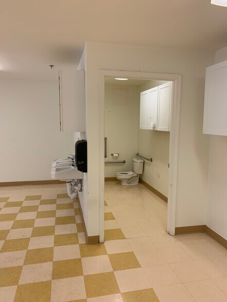 109 Old Virginia Ave, Rich Creek, VA à louer - Photo du bâtiment - Image 3 de 8