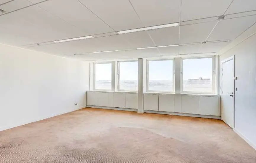Office in Clichy for sale Interior Photo- Image 1 of 17