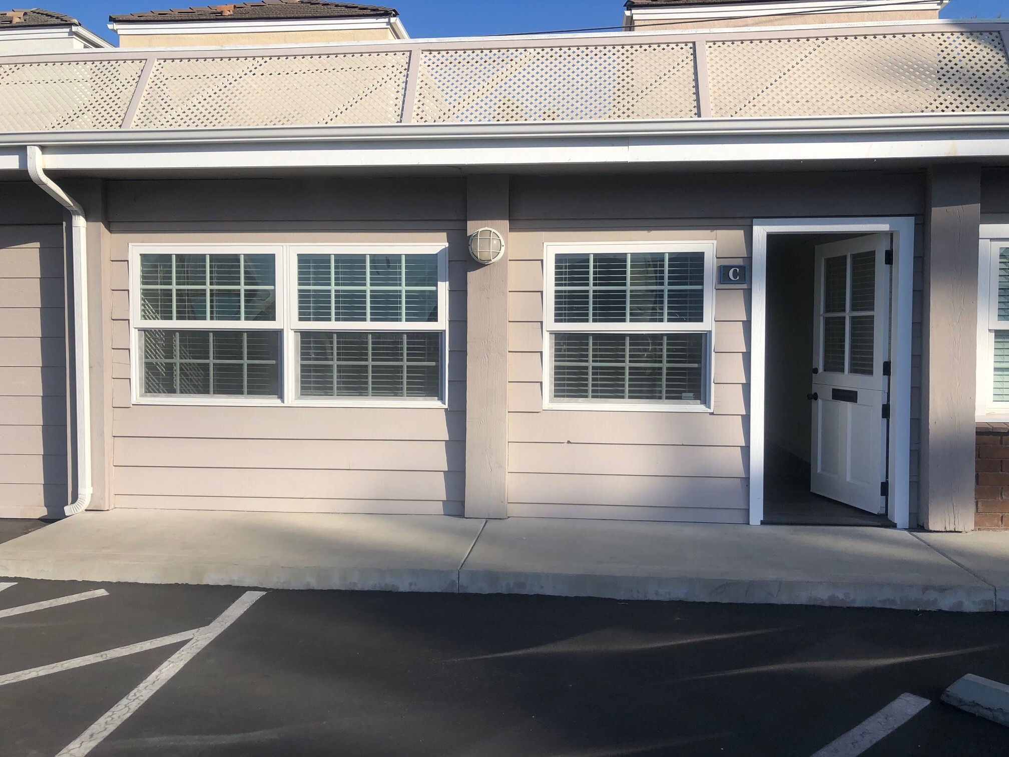 333 Shipyard Way, Newport Beach, CA à louer Photo intérieure- Image 1 de 10