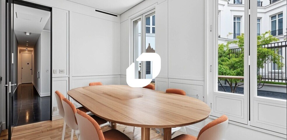14 Avenue Franklin D. Roosevelt, Paris for lease - Interior Photo - Image 3 of 5