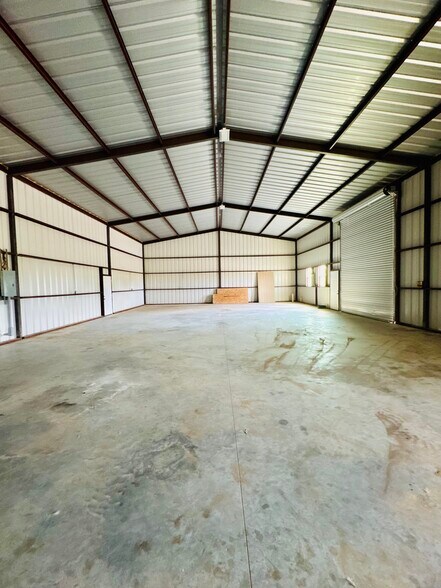 12500 US-183 Hwy, Luling, TX à louer - Photo du bâtiment - Image 1 de 13