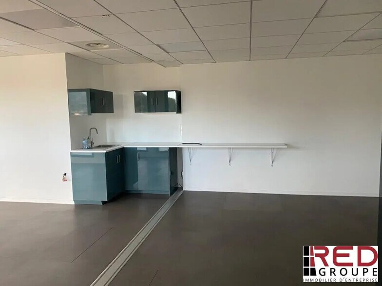 Bureau dans Aubagne à louer - Photo du bâtiment - Image 3 de 5