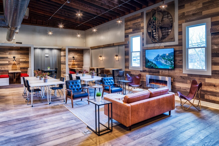 206 S Market St, Elizabethtown, PA for lease - Interior Photo - Image 2 of 8