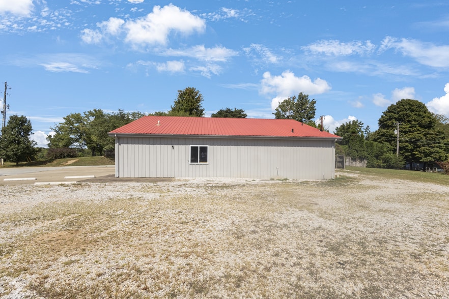6804 S Dixie Hwy, Glendale, KY for lease - Interior Photo - Image 3 of 17