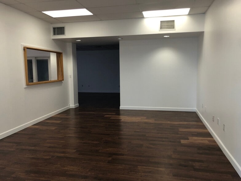 2730-2736 Hollywood Blvd, Hollywood, FL for lease - Building Photo - Image 2 of 8