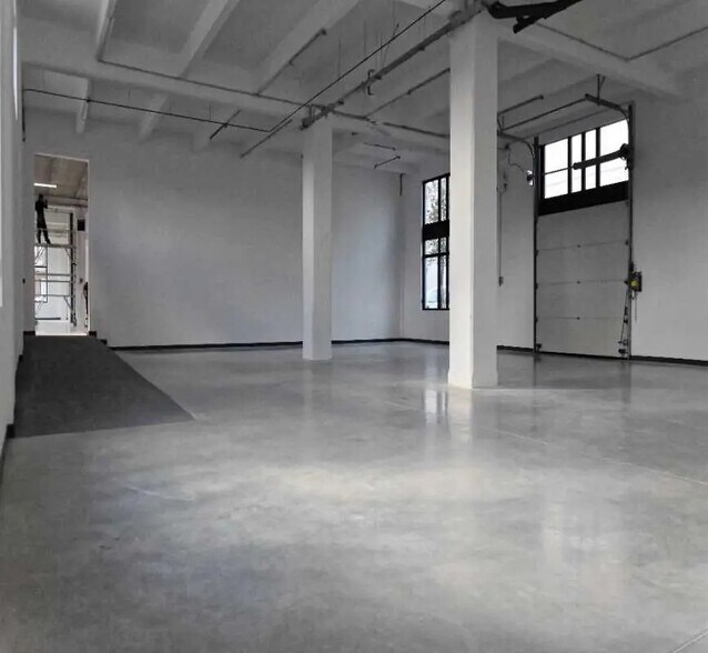 Bureau dans Ivry-sur-Seine à louer - Photo du bâtiment - Image 3 de 23