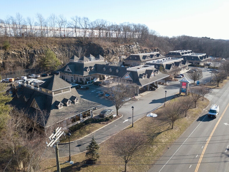 504-514 Bridgeport Ave, Shelton, CT for lease - Building Photo - Image 2 of 5