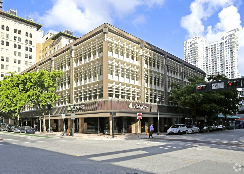 235 SE 1st St, Miami, FL à louer - Photo du bâtiment - Image 1 de 26