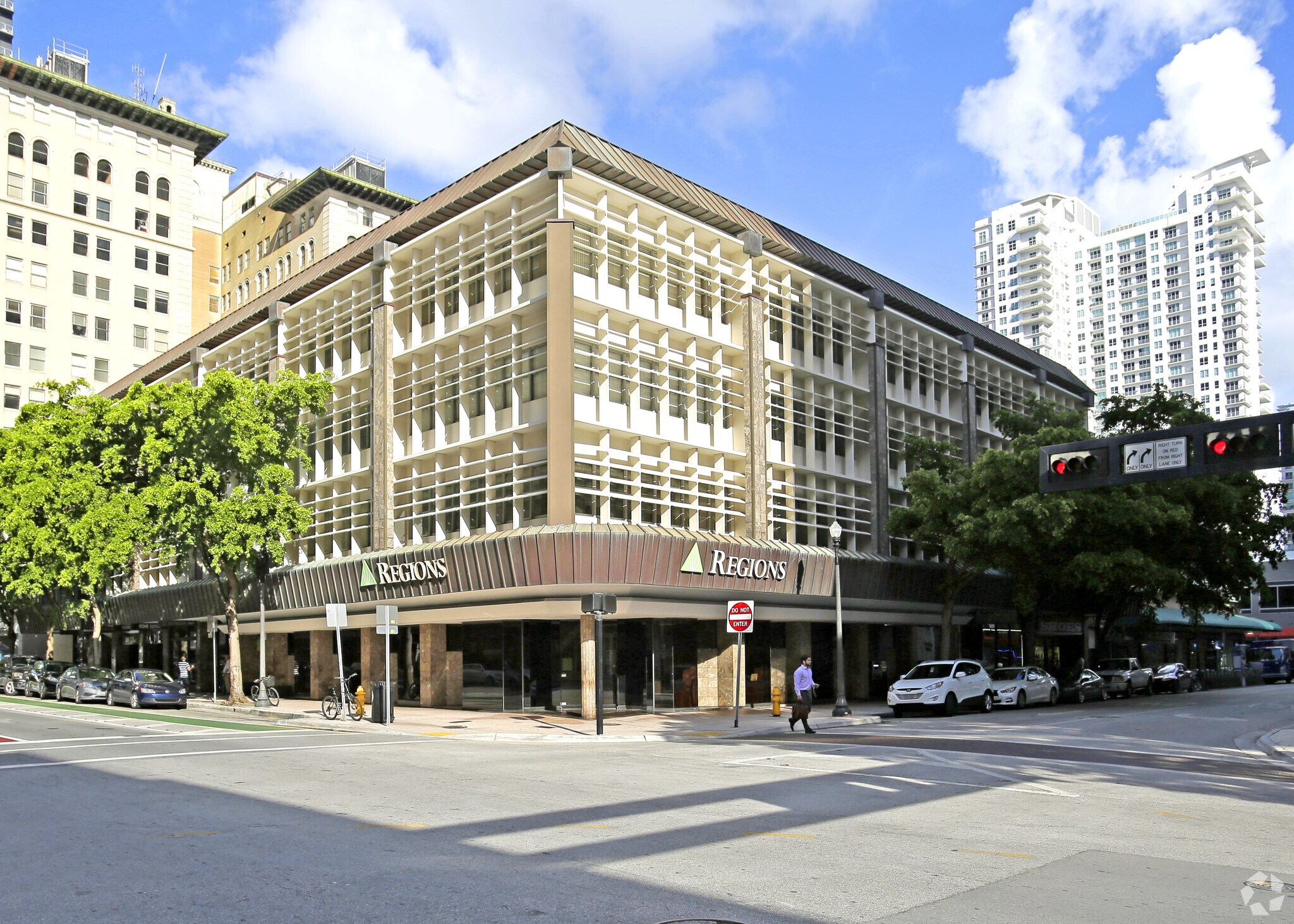 235 SE 1st St, Miami, FL à louer Photo principale- Image 1 de 27