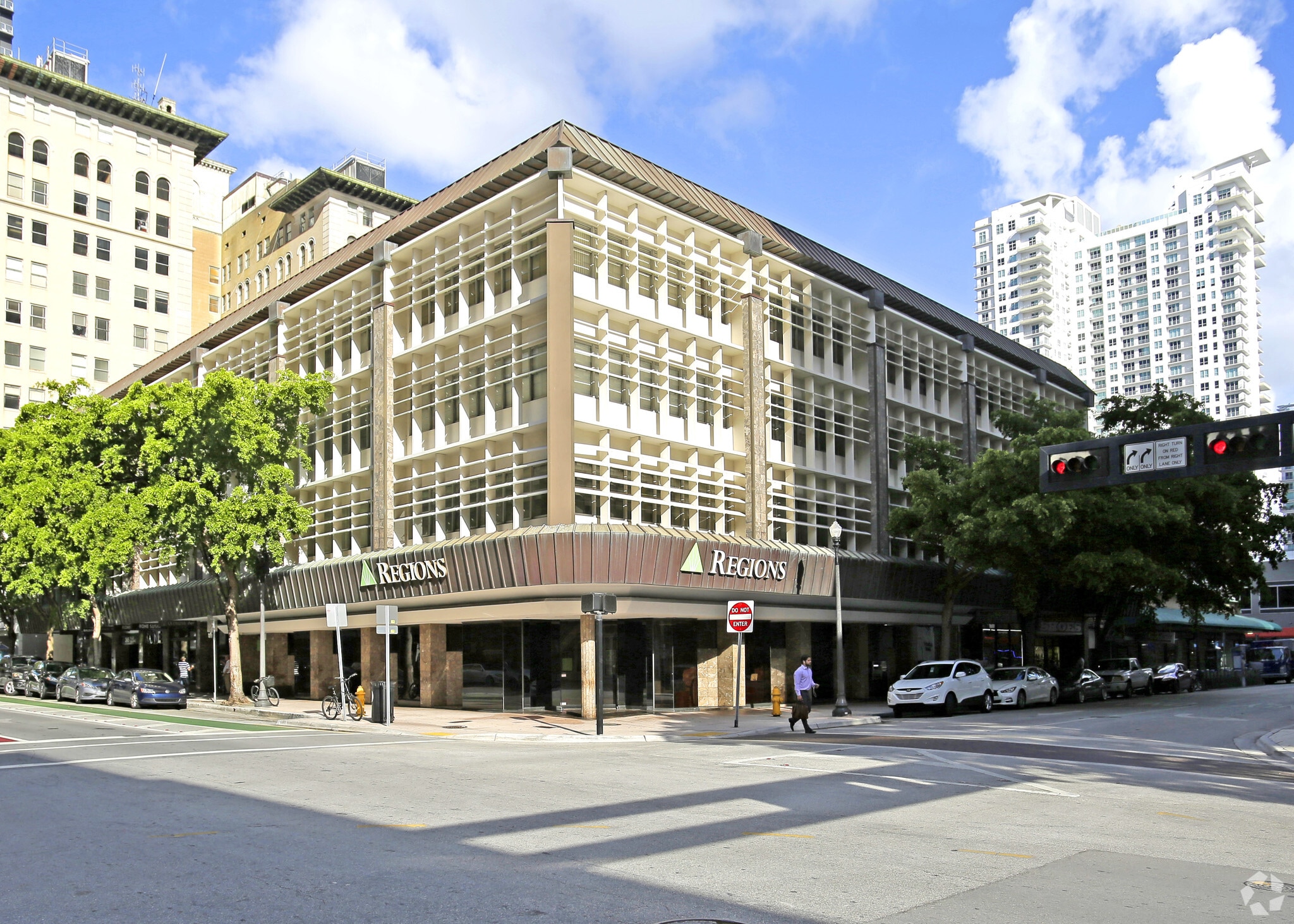 235 SE 1st St, Miami, FL for lease Primary Photo- Image 1 of 27