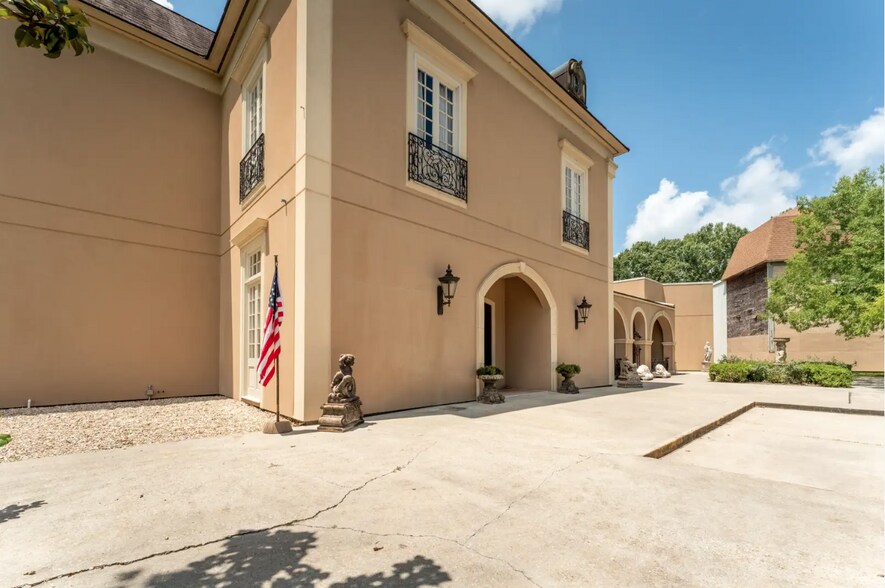 5330 Bluebonnet Rd, Baton Rouge, LA à vendre - Photo du bâtiment - Image 3 de 8