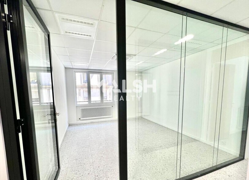 Office in Lyon for lease - Interior Photo - Image 2 of 9