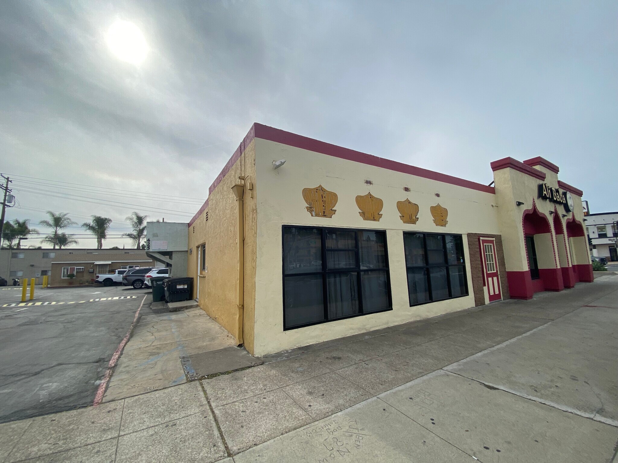 423-445 E Main St, El Cajon, CA à louer Photo du bâtiment- Image 1 de 7
