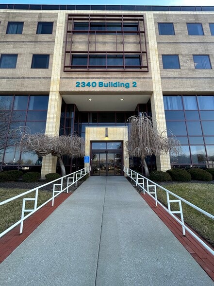 2340 E Meyer Blvd, Kansas City, MO for lease - Building Photo - Image 2 of 2