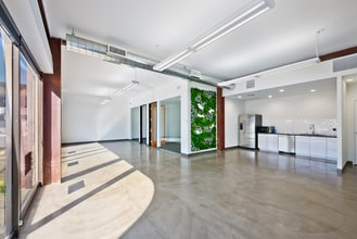 2036-2048 Armacost Ave, Los Angeles, CA à louer Photo intérieure- Image 2 de 4