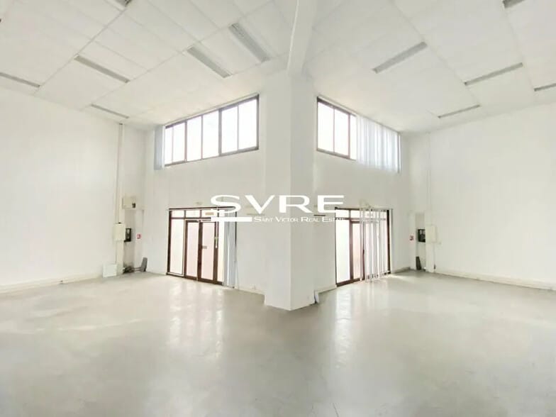 Flex in Gémenos for lease - Interior Photo - Image 1 of 12