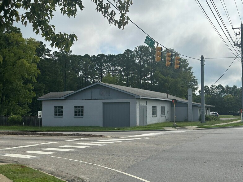 807 Center St, Apex, NC à louer - Photo du bâtiment - Image 3 de 6