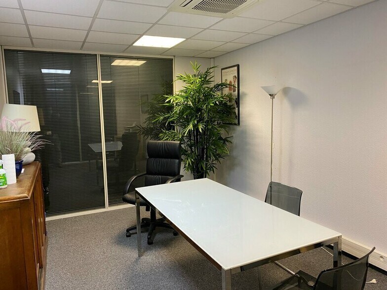 Bureau dans Lormont à louer - Photo intérieure - Image 2 de 6