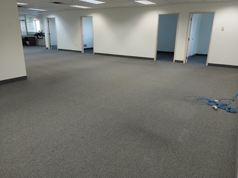 12424 Ironwood Cir, Rogers, MN for lease - Interior Photo - Image 2 of 5