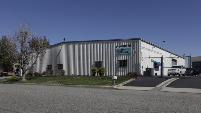 Plus de détails pour 10905 Hemlock Ave, Fontana, CA - Industriel à louer