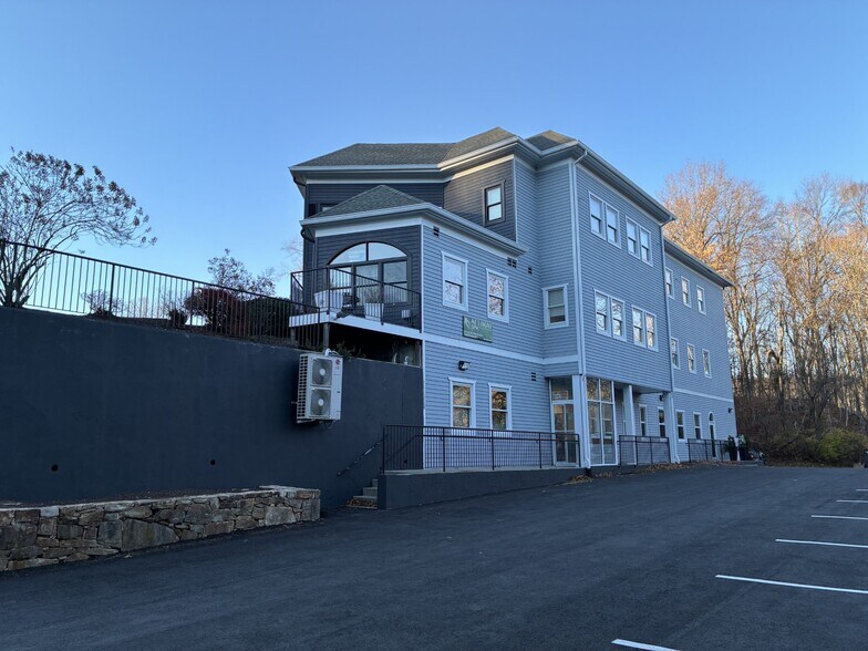 388 Main St, Monroe, CT à vendre - Photo du bâtiment - Image 3 de 10