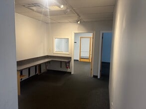 960 Reservoir Ave, Cranston, RI à louer Photo intérieure- Image 2 de 6