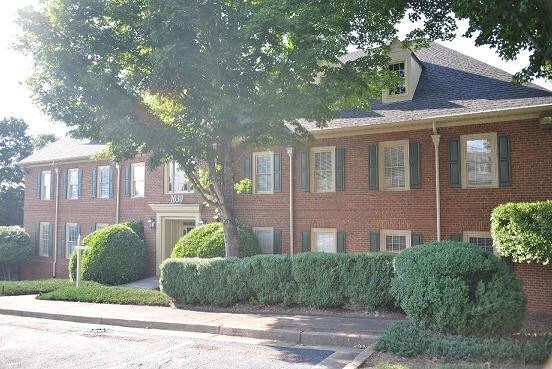 1030 Cambridge Sq, Alpharetta, GA à louer - Photo du bâtiment - Image 1 de 8