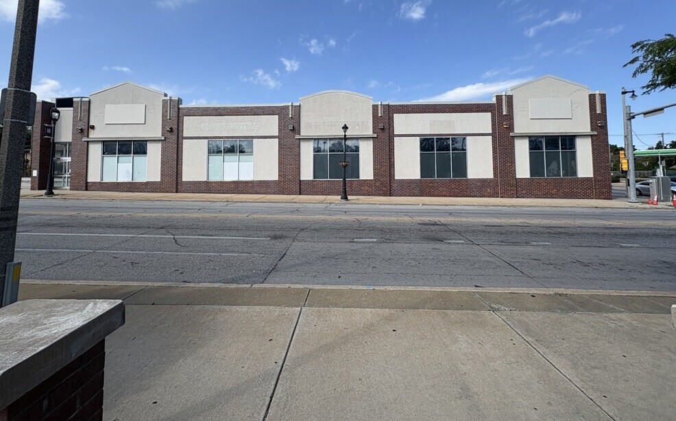3030 W Villard Ave, Milwaukee, WI à louer Photo du bâtiment- Image 1 de 5