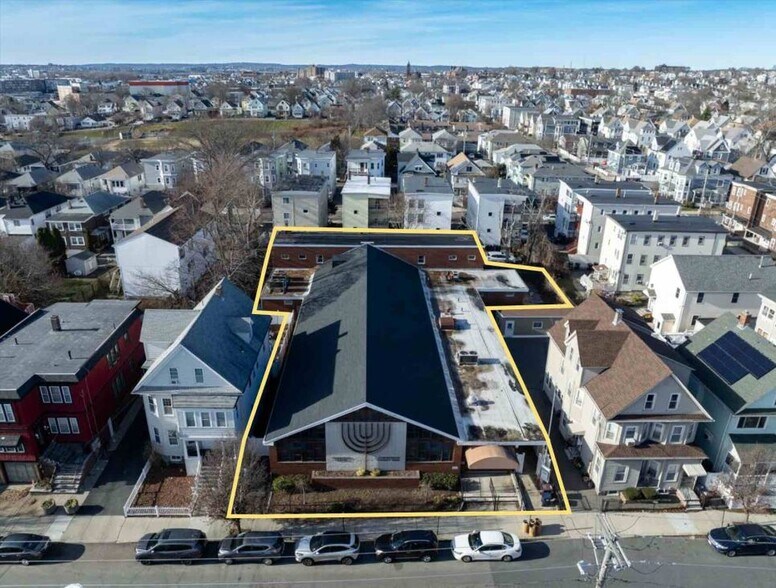 34 Malden St, Everett, MA à vendre - Photo du bâtiment - Image 2 de 8