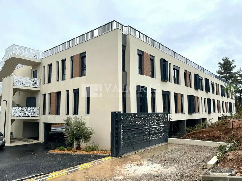 Bureau dans Meyreuil à louer - Photo du bâtiment - Image 2 de 14