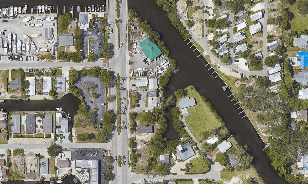 3181 Bayshore Dr, Naples, FL for sale - Building Photo - Image 3 of 9