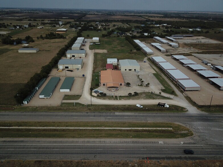 15060-15076 W Highway 380 portefeuille de 7 propriétés à vendre sur LoopNet.ca - Photo du bâtiment - Image 1 de 12