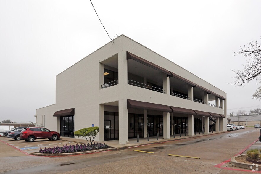 2200 W Park Row Dr, Pantego, TX à vendre - Photo du bâtiment - Image 2 de 3