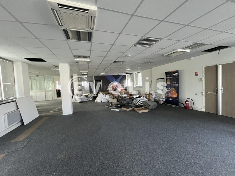 Office in Neuilly-Plaisance for lease - Building Photo - Image 2 of 8