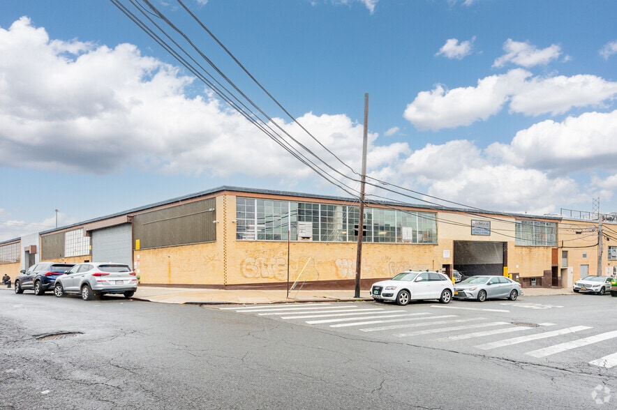 2515 50th St, Woodside, NY for lease - Primary Photo - Image 1 of 18