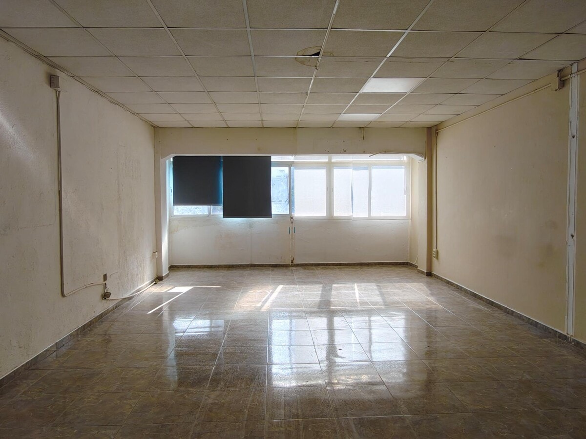 L'Hospitalet de Llobregat, BAR 08907 - - - Interior Photo - Image 1 of 44
