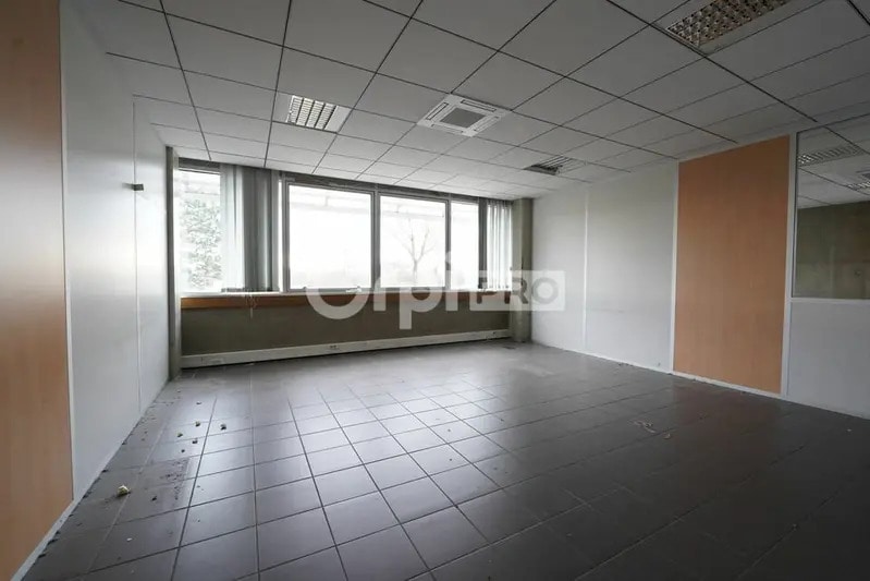 12 Rue Edison, Bron for lease - Building Photo - Image 3 of 23