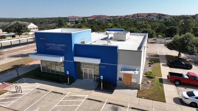 Plus de détails pour 3200 E Whitestone Blvd, Cedar Park, TX - Commerce de détail à vendre