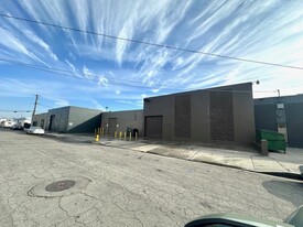 5,500SF M2 WAREHOUSE W/ 22' CLEAR & DH - Entrepôt