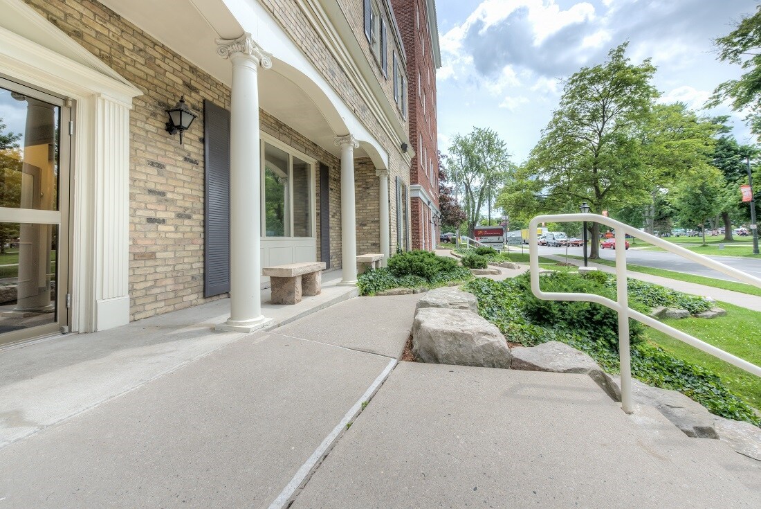 562 Wellington St, London, ON for sale Building Photo- Image 1 of 1