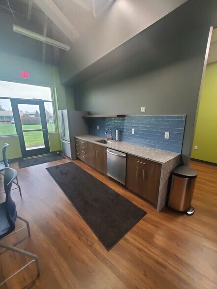 440 Renaissance Dr, Saint Joseph, MI à louer - Photo intérieure - Image 3 de 8