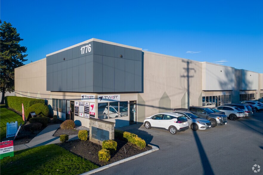 1776 Broadway St, Port Coquitlam, BC à louer - Photo du bâtiment - Image 2 de 4