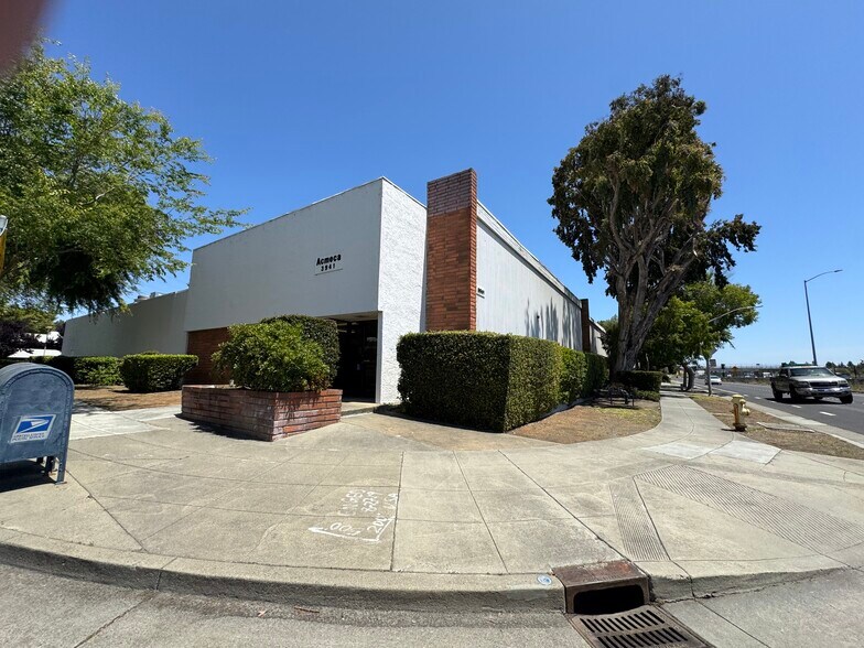 3941 E Bayshore Rd, Palo Alto, CA à louer - Photo du bâtiment - Image 1 de 3