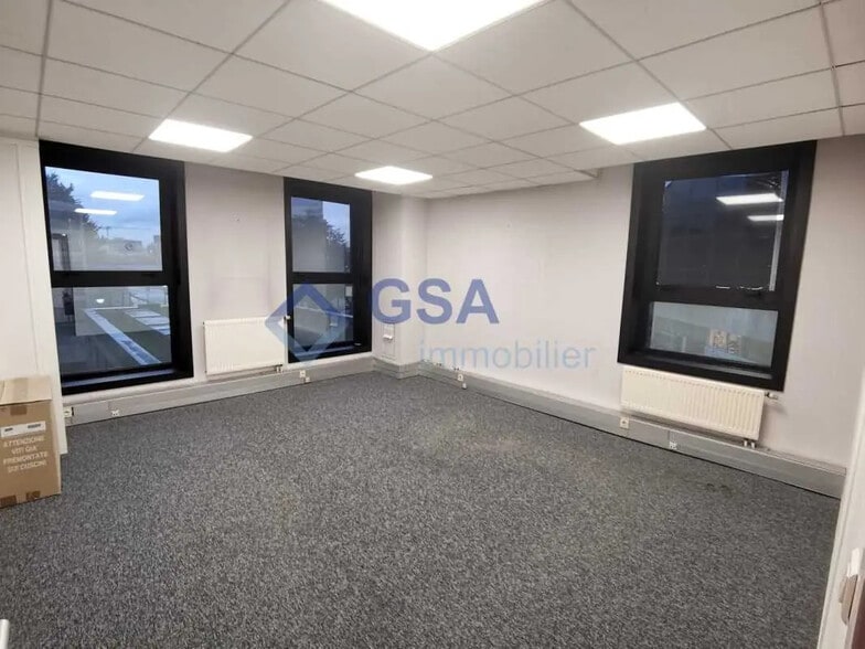 Office in Évry-Courcouronnes for lease - Interior Photo - Image 1 of 6